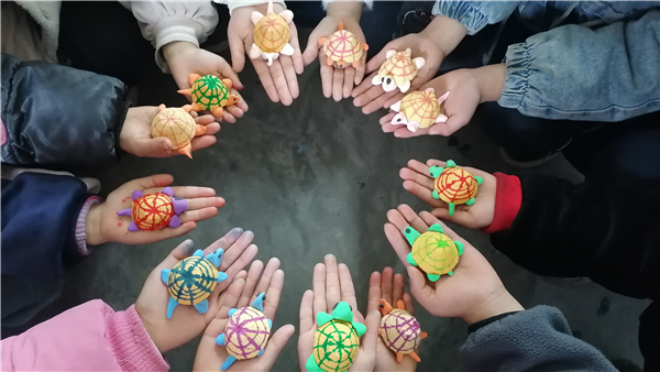 蛋托的艺术“变身”——贵州省遵义市正安县和溪镇杉木坪小学开展创意美术教学活动