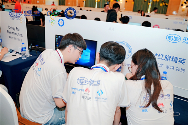 第九届中国大学生程序设计竞赛总决赛在成都圆满落幕