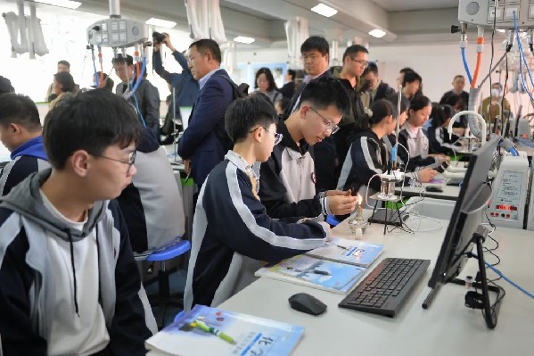 奢睿熏陶如何落地？看世界“奢睿熏陶示范区”南昌的教化