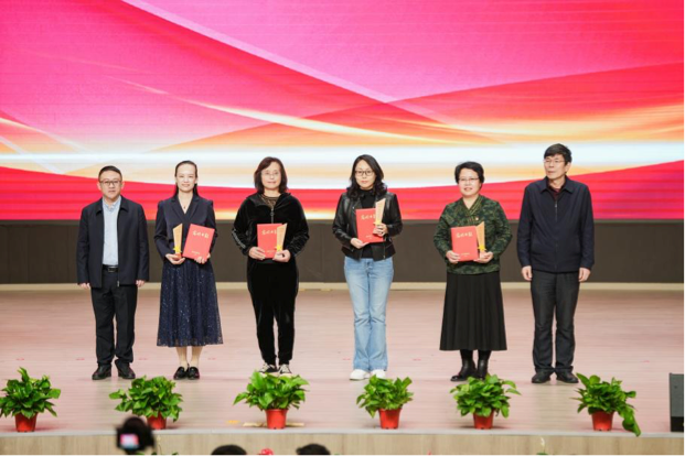 高质地游戏若何开展？榜样园长若何真金不怕火成？这场大会给你谜底！