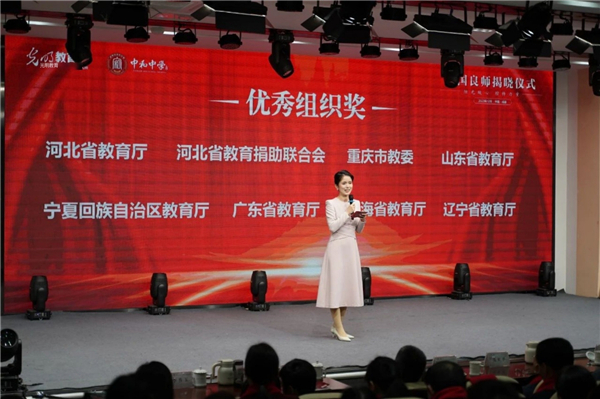 以耕种家精神引颈大国良师队伍建造——新课标下的课堂教学更正商量会在川召开