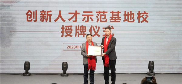 以耕种家精神引颈大国良师队伍建造——新课标下的课堂教学更正商量会在川召开