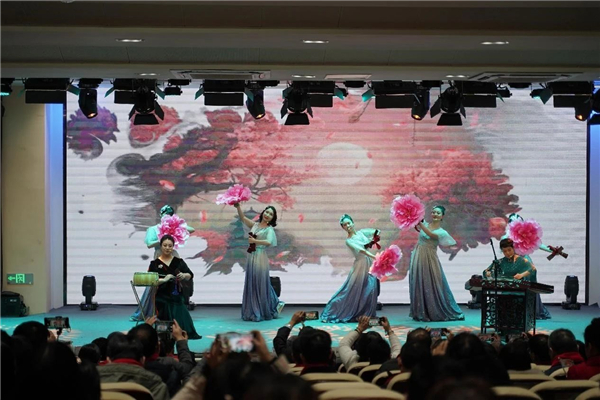 以耕种家精神引颈大国良师队伍建造——新课标下的课堂教学更正商量会在川召开