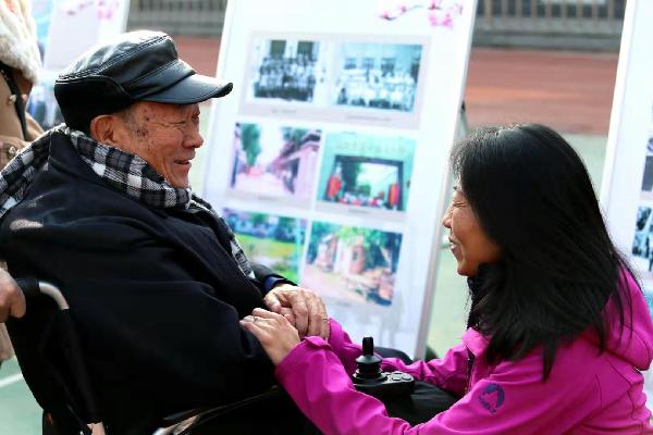 北师大三附中千名校友校庆日“回家”追忆青春