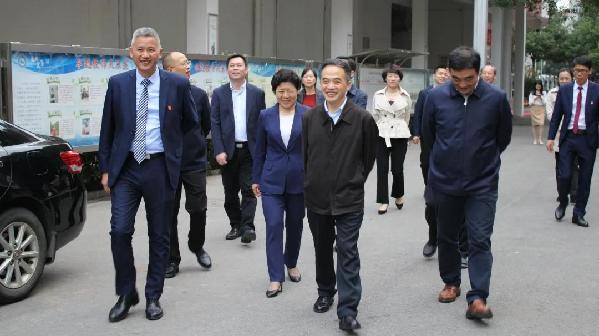 教育部副部长郑富芝一行到湖南省长沙市长郡芙蓉中学考察