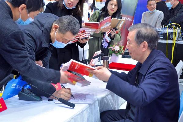 颂科学先锋 励时代少年——《共和国科学家颂:52位中国科学家》新书发布会在京举行