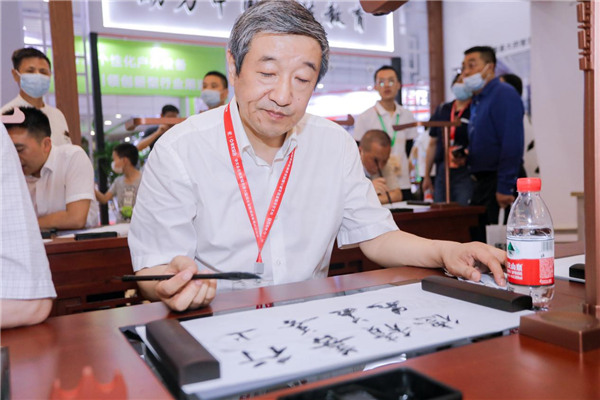 湖北省第六届教育装备展示交流会盛大开幕