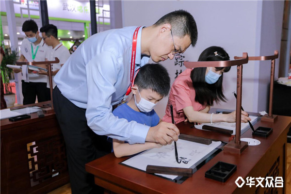 湖北省第六届教育装备展示交流会盛大开幕