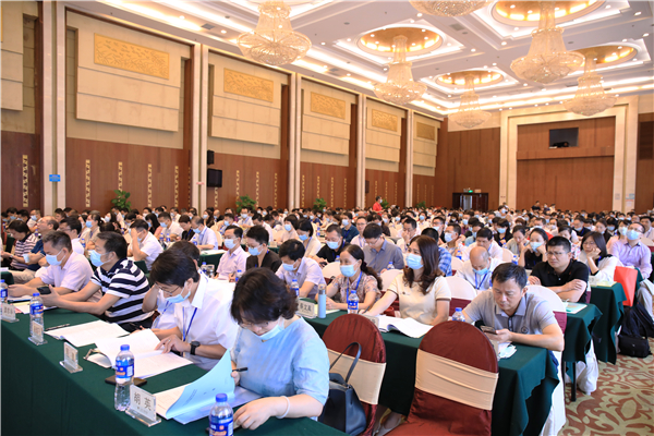 打造教师校本培训研修广东模式——广东省中小学教师校本研修示范学校和示范培育学校授牌仪式暨交流活动举行