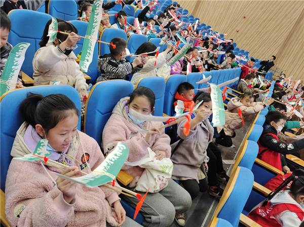 湖北省荆门市青少年活动中心：做好校外教育  为孩子铺就暖“心”路 