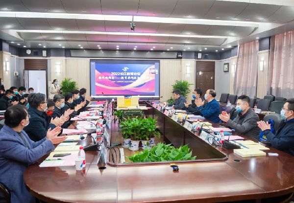 2022长江教育论坛举办 两会代表委员话“双减”