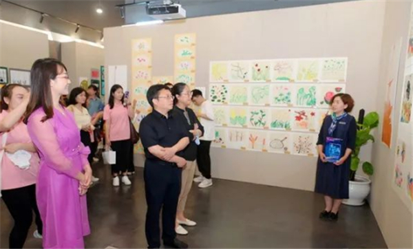 国资中心幼儿园举办“童心·童画·童梦”师幼美术展，线上线下同步展出500幅作品