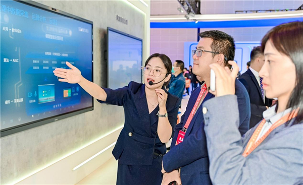 第82届中国教育装备展在天津开幕，AI技术应用教育场景获关注