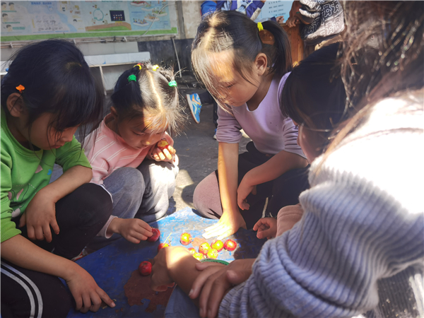 冰糖葫芦，串起趣味童年——贵州省遵义市正安县和溪镇杉木坪小学开展创意教学活动