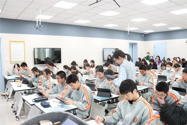 生成式AI赋能课堂教学，协同创新引领教育变革——“从数字赋能到生成式人工智能协同”课堂教学微场景创新实践研讨会在京举行