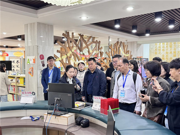 聚焦人工智能时代基础教育实践创新——中国教育学会教育行政专委会2025年学术年会在山东青岛举办