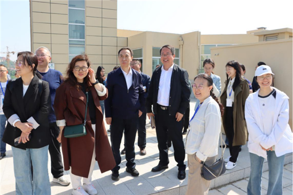 聚焦人工智能时代基础教育实践创新——中国教育学会教育行政专委会2025年学术年会在山东青岛举办