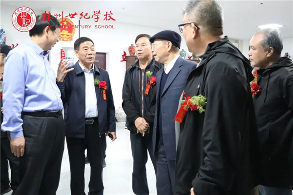 “心归太行”晋豫两地书画名家作品展在河南省林州市世纪学校举行
