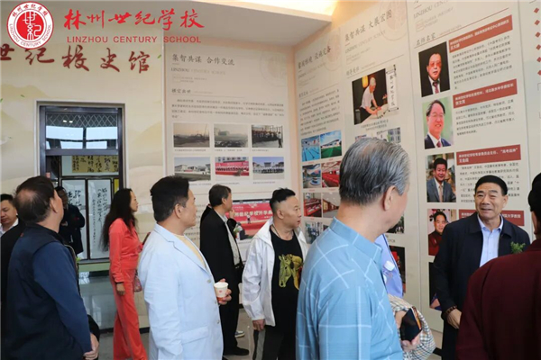 “心归太行”晋豫两地书画名家作品展在河南省林州市世纪学校举行