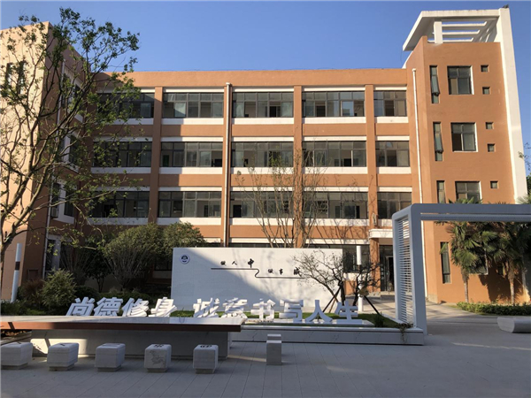 从“经验模糊”到“数据循证”：洛阳中成外国语学校的课堂诊断革新