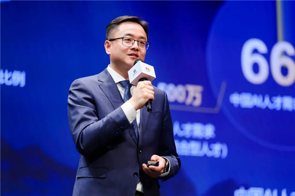 华为携手北京理工大学揭牌全球首个人工智能实践实验室(AIPL) 华为携手北京理工大学揭牌全球首个人工智能实践实验室(AIPL)