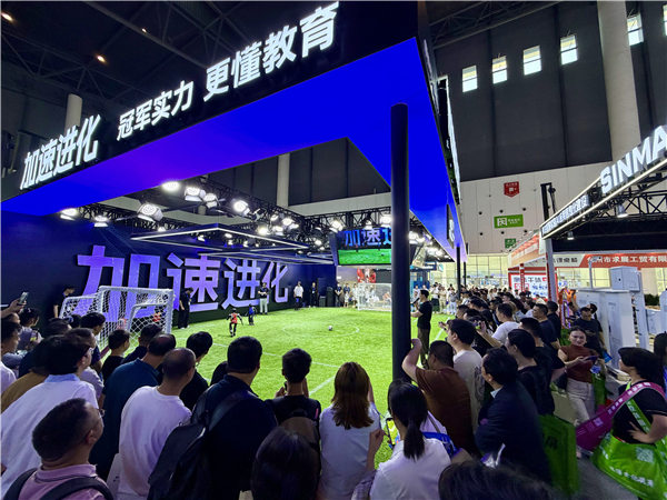 解码加速进化如何探索具身智能教育的“中国路径”