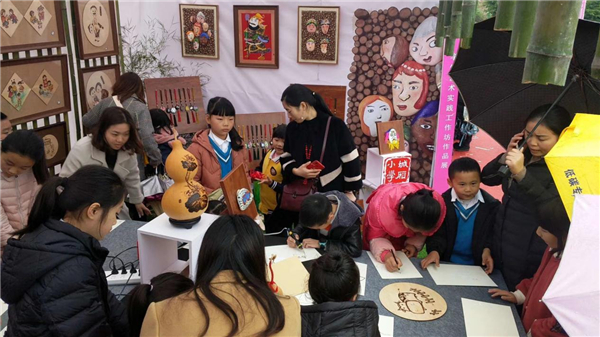 铁笔烙乡土美育润童心——重庆市巫溪县城厢小学以非遗烙画深耕乡村美育新实践