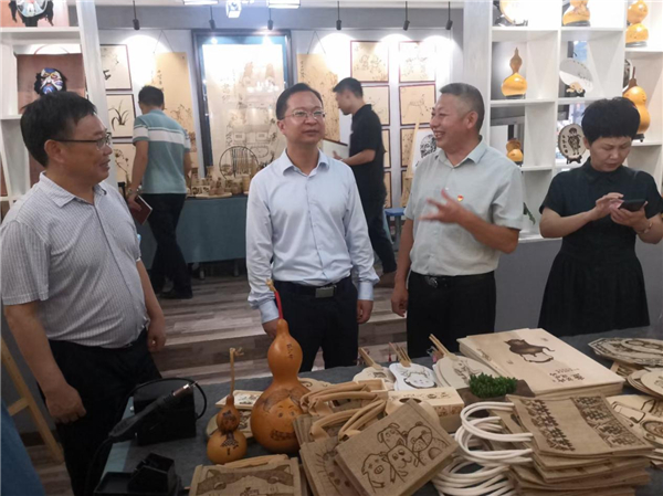 铁笔烙乡土美育润童心——重庆市巫溪县城厢小学以非遗烙画深耕乡村美育新实践